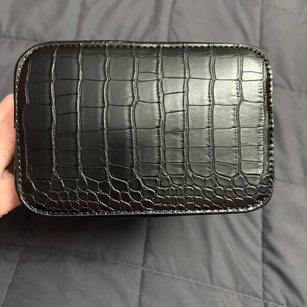 NWT AOTA Elena Vegan Leather Bucket Bag with Detachable Crossbody